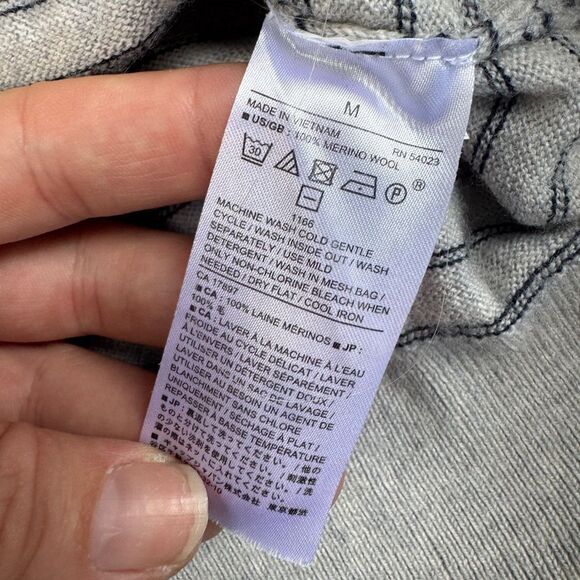 Banana Republic Men's 100% Merino Wool Pull Over Sweater Size Medium - Picture 4 of 4